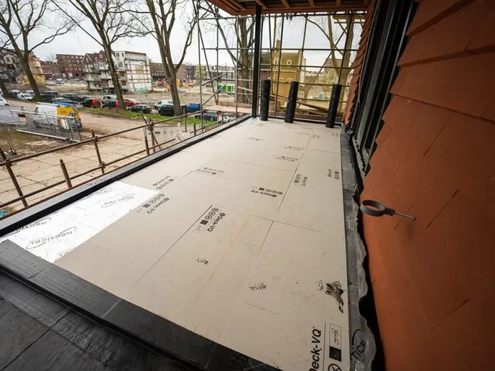 Nieuwbouwproject KOER in Rotterdam - Deck-VQ isolatieplaten op terras