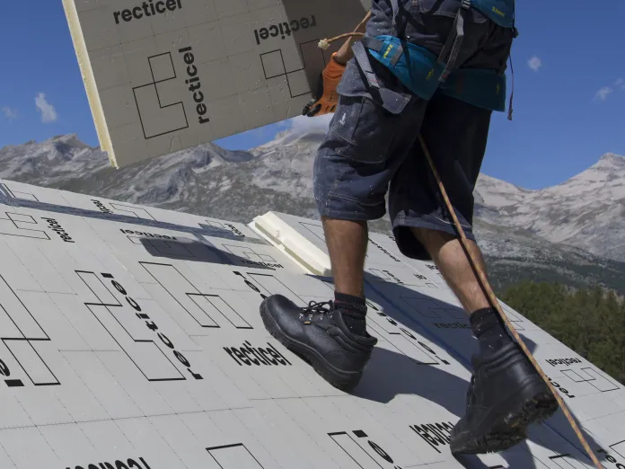 Isolant sarking installation des panneaux Eurotoit Montagne