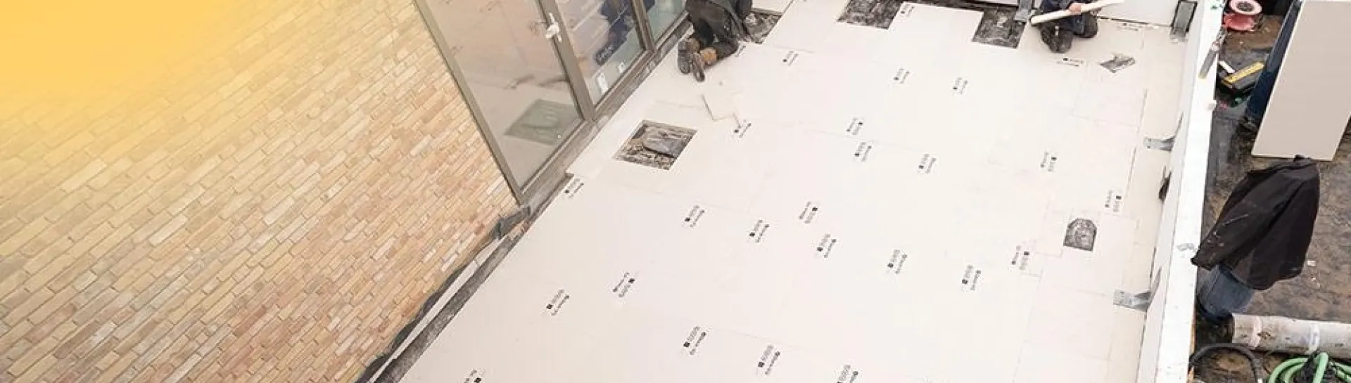 Deck-VQ Vacuümisolatie plaatsen op een terras om plaats te besparen