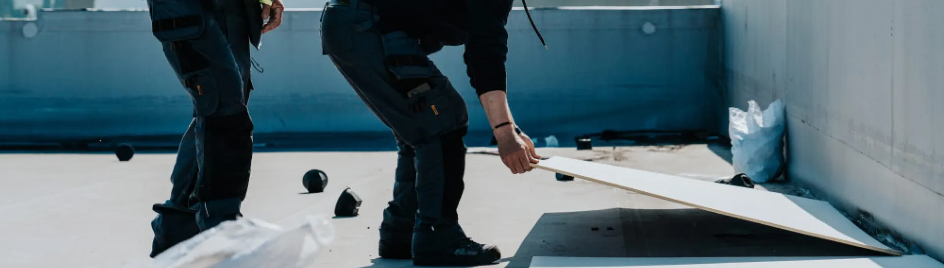 Plat dak geïsoleerd met Topcover isolatieplaten van Recticel Insulation