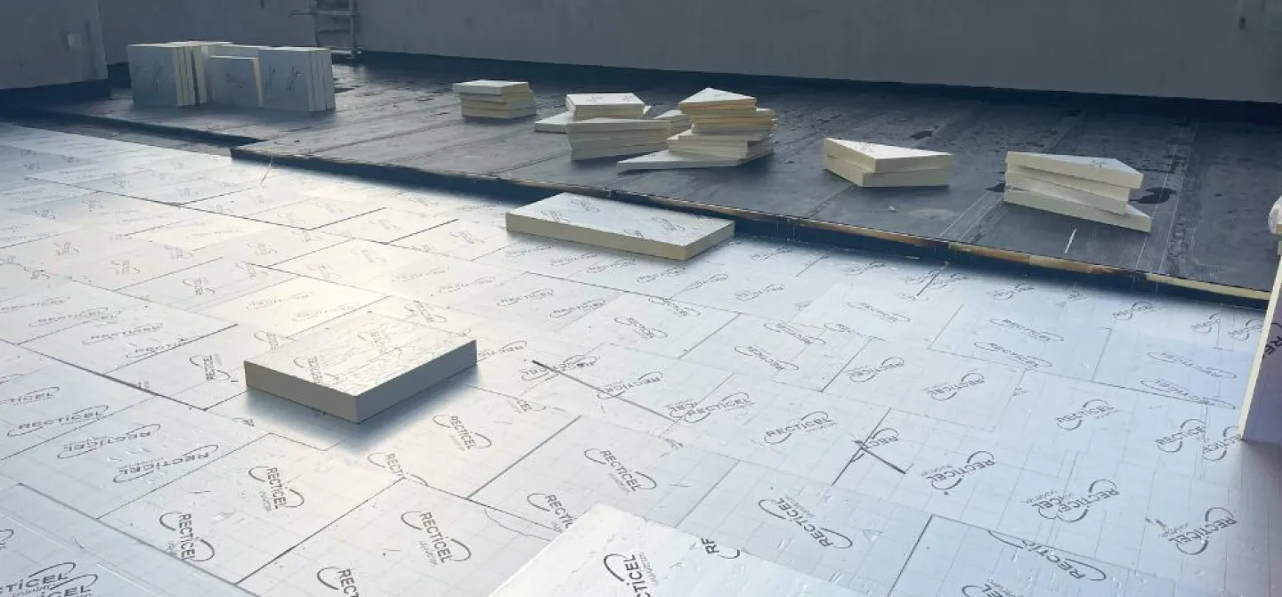 Recticel_silver_a_isolation_forme_pente_chantier