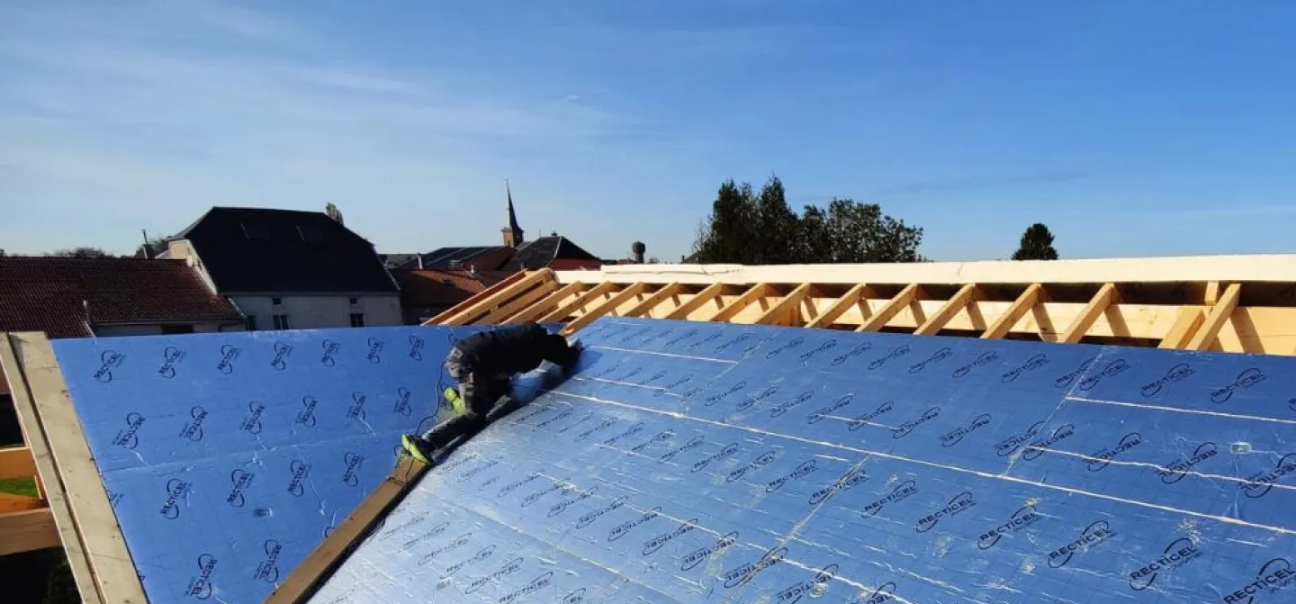 Recticel chantier toiture inclinée Eurotoit