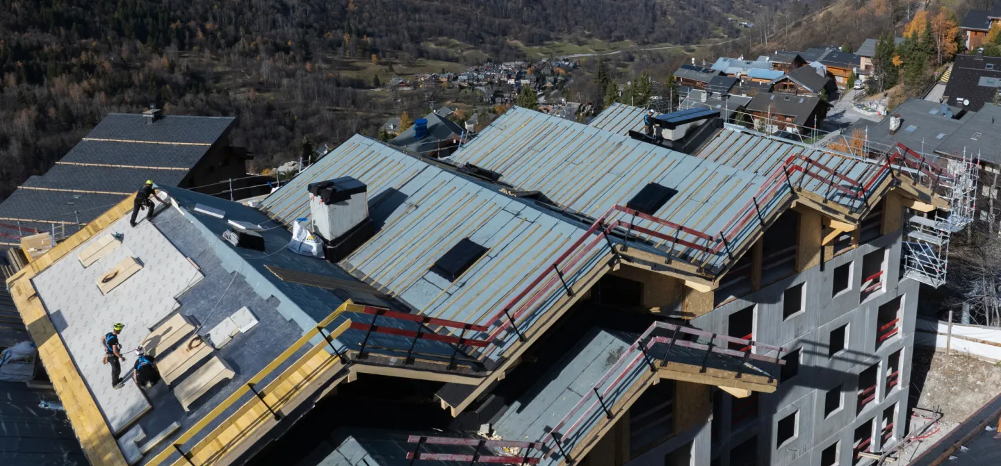Chantier isolation sarking Méribel avec Eurotoit Montagne