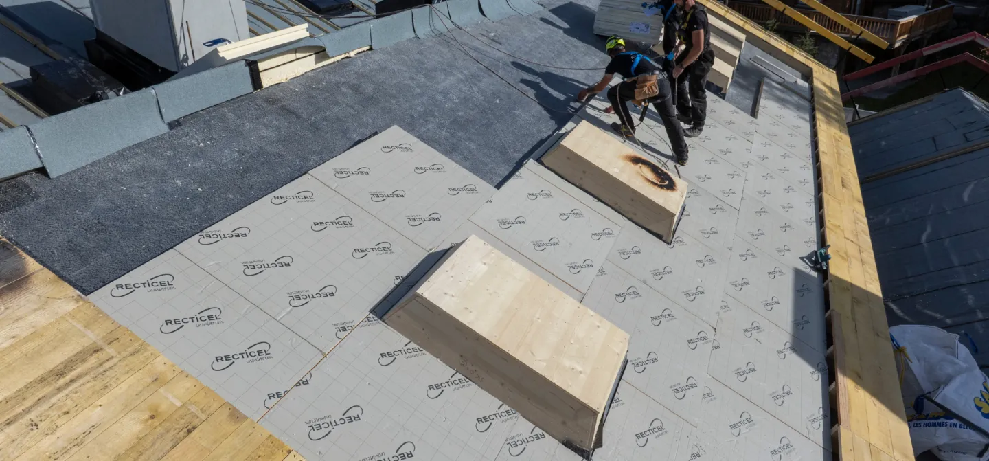 Chantier isolation sarking en altitude avec Eurotoit Montagne