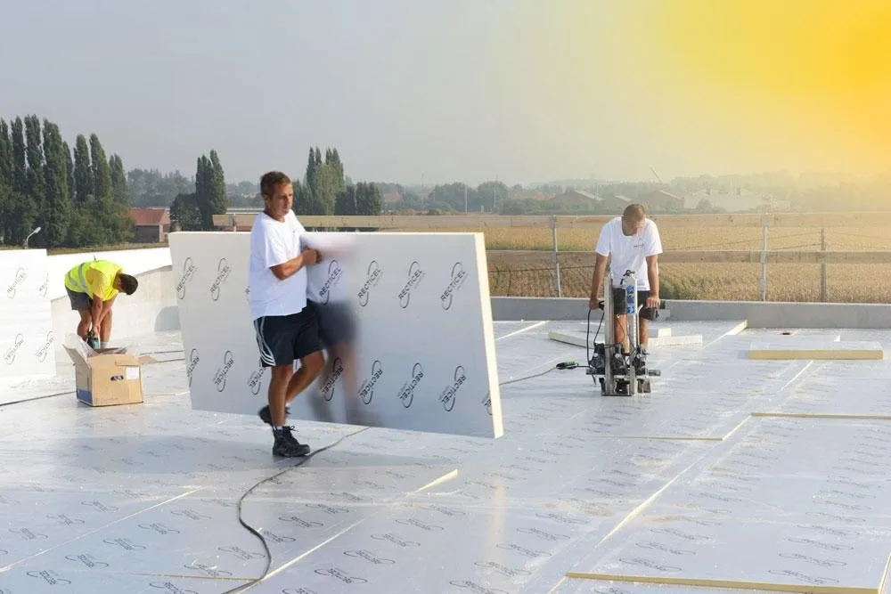 isolation du toit plate de Recticel Insulation: Eurothane Silver