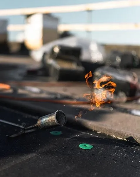 Kuumabitumiliimaus tai hitsaus