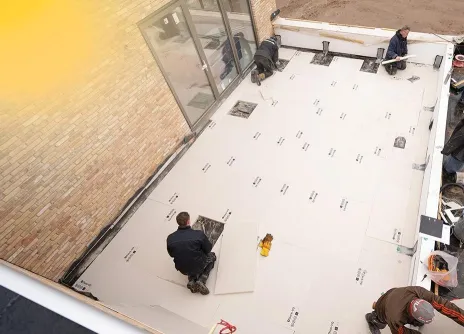 Deck-VQ Vacuümisolatie plaatsen op een terras om plaats te besparen