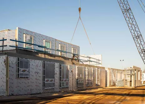 Prefab element wordt geplaatst